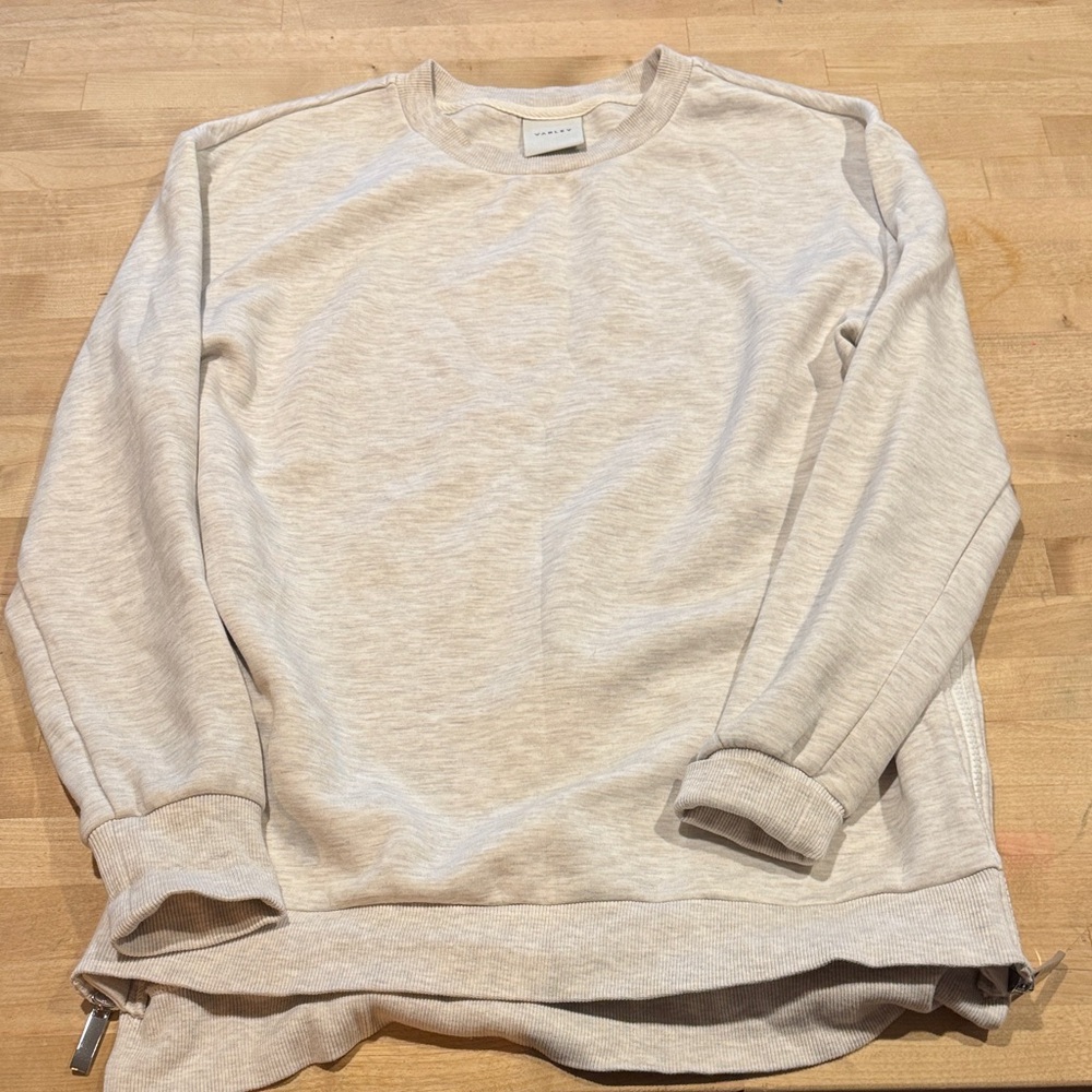 EUC Varley Heathered grey/cream Crew Neck silky soft sweatshirt